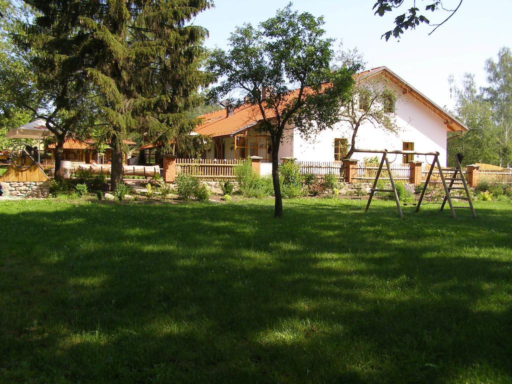 Hotel Na Statku Mirosov Mirosov  Экстерьер фото