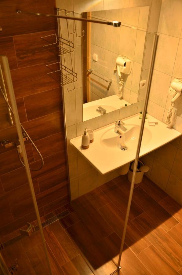 Hotel Na Statku Mirosov Mirosov  Экстерьер фото